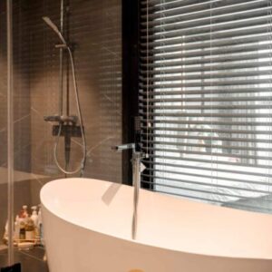 Rèm cửa gỗ tự nhiên phong cách sang trọng cổ điển